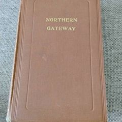 Northern Gateway 1963 hardback Northern Territories Australia in good condition with some wear to the cover and some writing on the inside front page FREE STANDARD POSTAGE INCLUDED