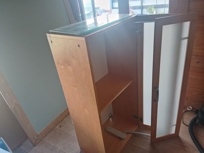 wall mounted cabinet