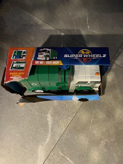 Super wheelz garbage truck