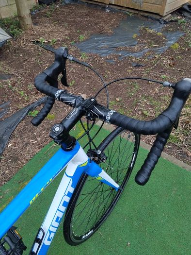 Giant defy 3 roadbike