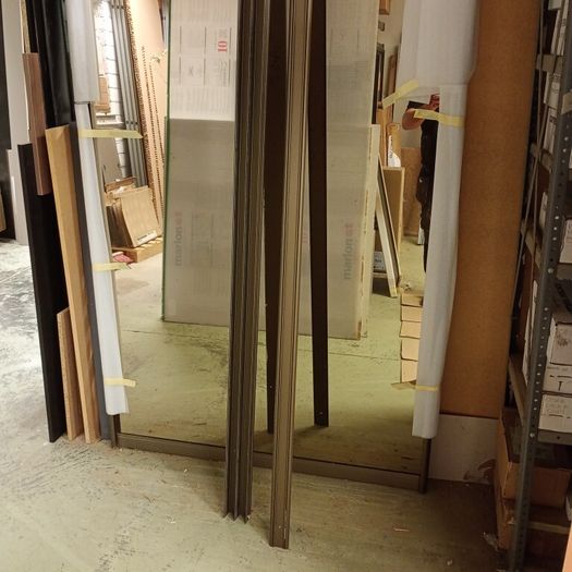 Set of sliding mirror doors