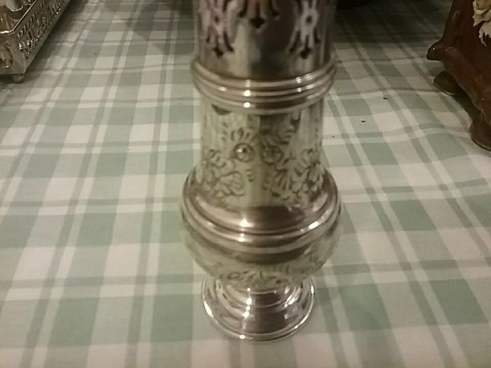 EPNS Viners Sugar Shaker