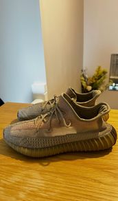 yeezy 350 v2 trainers