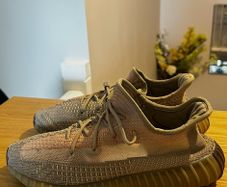 yeezy 350 v2 trainers