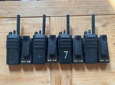 Motorola R7 UHF Radio Walkie Talkie