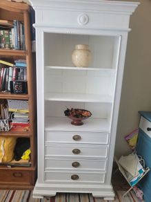 white shelf Unit