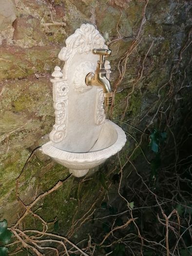Victorian Style Hand-Painted Wall Water Fountain Cast Iron