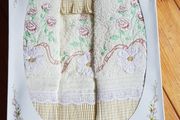 BNIB Portuguese Decorative Towel Set Flower Frill