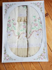 BNIB Portuguese Decorative Towel Set Flower Frill