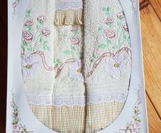 BNIB Portuguese Decorative Towel Set Flower Frill