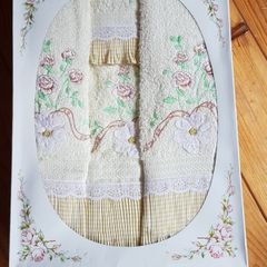 BNIB Portuguese Decorative Towel Set Flower Frill