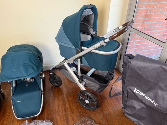 As new Uppababy Vista V2 Finn colour