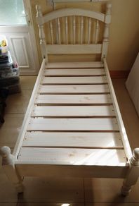 Willis & Gambier single bed