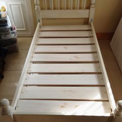 Willis & Gambier single bed