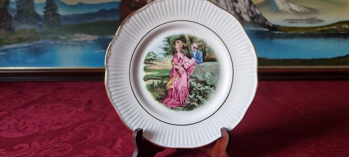 Paignton Devon Fragonard Courting Couple Fine Bone China Gold Gilt Decorative Plate With Hanger Made In Endland