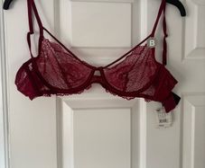 Women'secret burgundy lace bra size 34B brand new