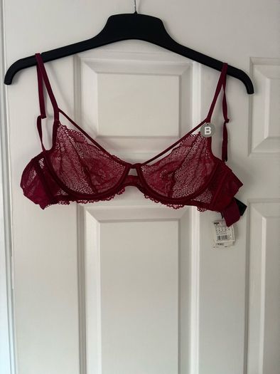 Women'secret burgundy lace bra size 34B brand new