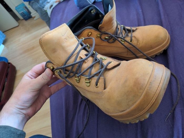 Nike air boots