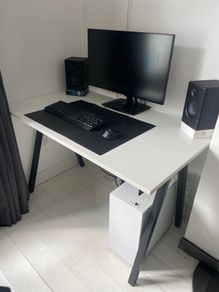 Computer desk