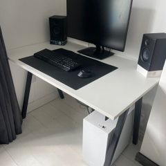 Computer desk