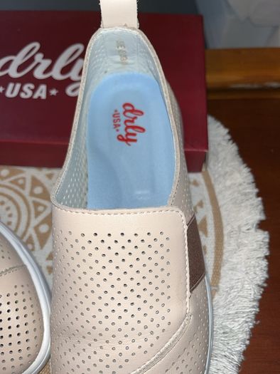 Flat shoes