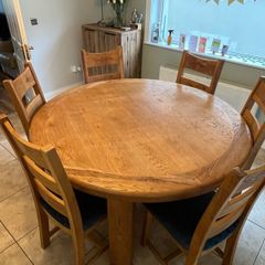 Oak Dining table and 6 Chairs