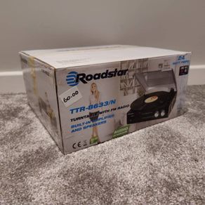 Roadstar Record Player Turntable NEW with speakers & FM Radio