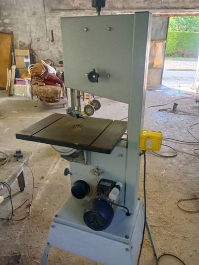 Band saw
