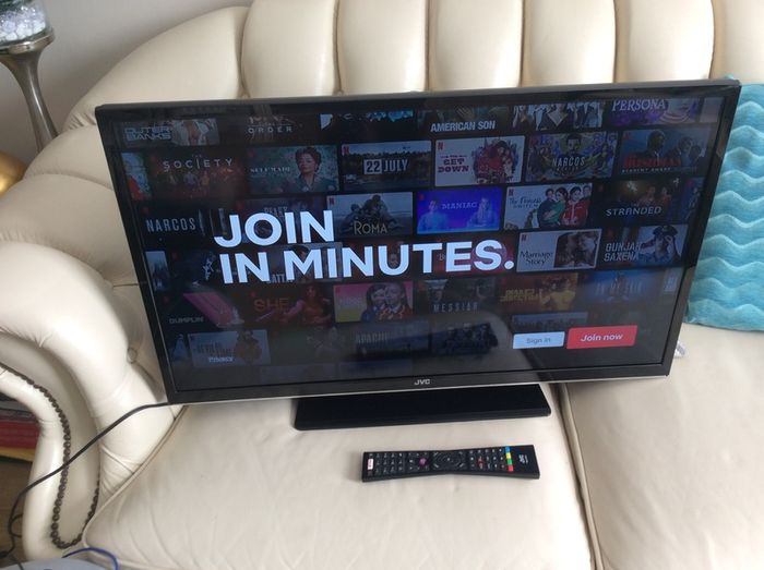 JVC 32 inch LED SMART Television with USB, 2 HDMI, Scart, WIFI connectivity in Perfect Condition