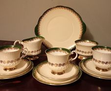 Very Rare Beautiful Vintage Elizabethan with Green and Gold Pattern.