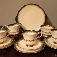 Very Rare Beautiful Vintage Elizabethan with Green and Gold Pattern.