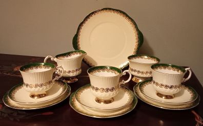 Very Rare Beautiful Vintage Elizabethan with Green and Gold Pattern.