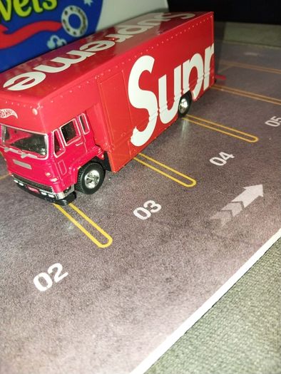 Supreme x Hot Wheels Fleet Flyer transport truck extremely rare