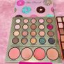 LE Too faced Palettes Image 4