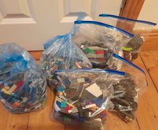 4 kg of lego