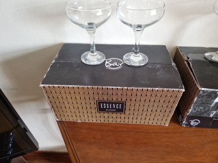 champagne glasses
