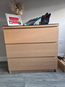 chest of drawers