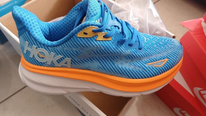 hoka runnets