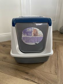 Cat Litter Tray enclosed
