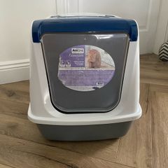 Cat Litter Tray enclosed