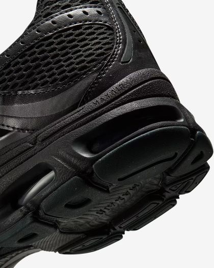 Nike air max moto 2k auction  size 9