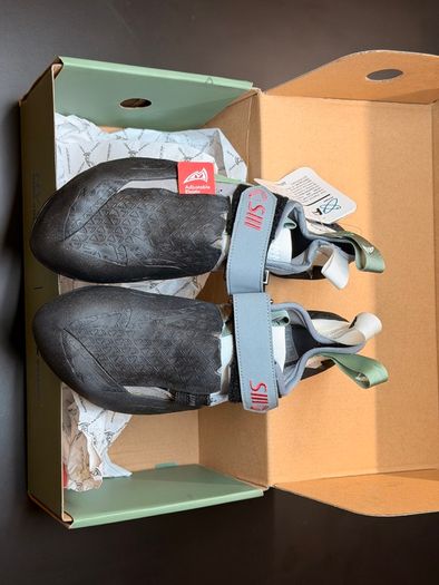 Mad Rock Shark III LV climbing shoes