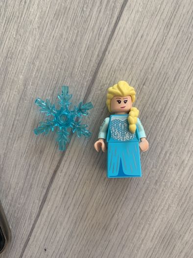 Lego Elsa minifigure