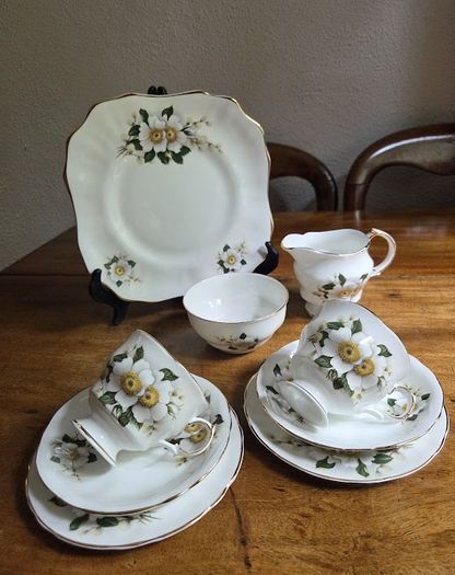 Pretty Arklow Pottery Vintage Tea Set 6 Settings