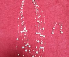 pearl neckpiece