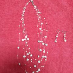 pearl neckpiece