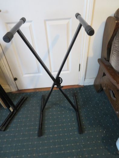 2 folding Piano/keyboard stands