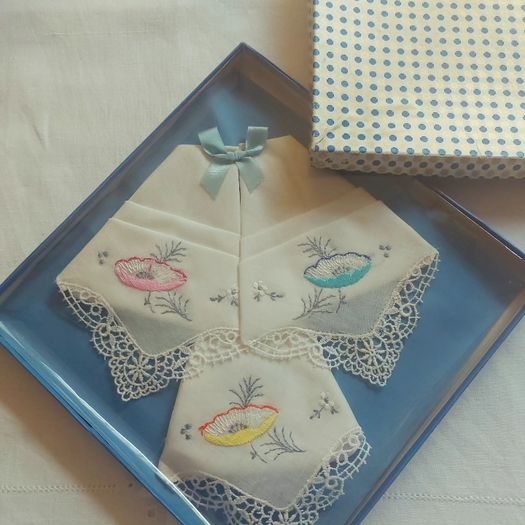 Vintage Ladies Handkerchiefs in Original Box