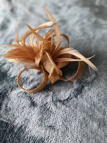 Gold hair fascinator