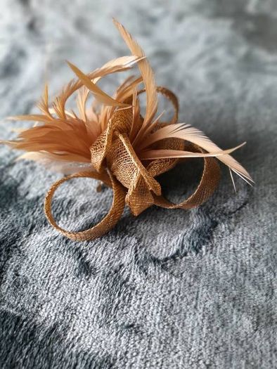 Gold hair fascinator